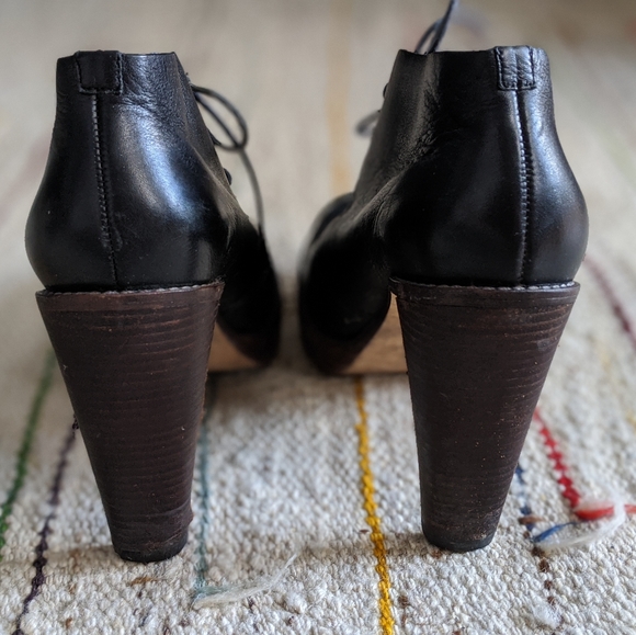 Black booties with wood heel & NikeAir - Picture 4 of 9